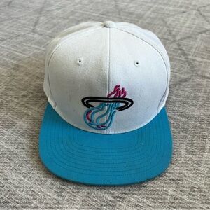 Mitchell & Ness NBA Basketball Miami Heat Blue/White OSFM Snapback Hat
